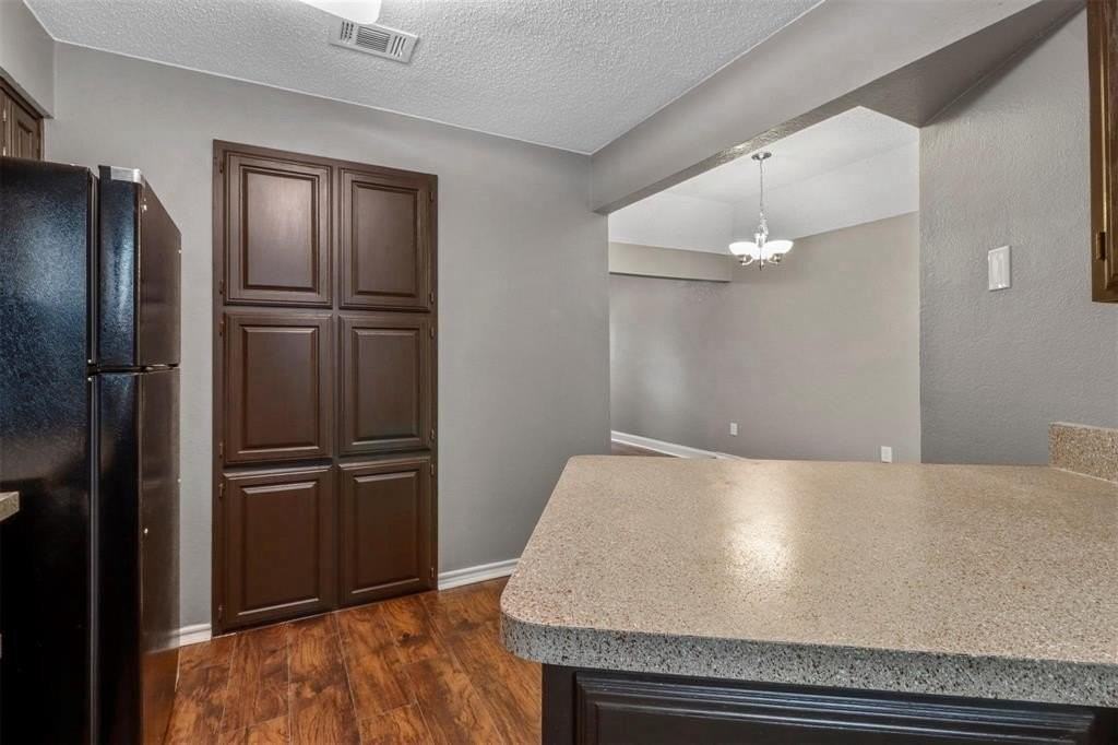 814 Custer St - Photo 7 of 17