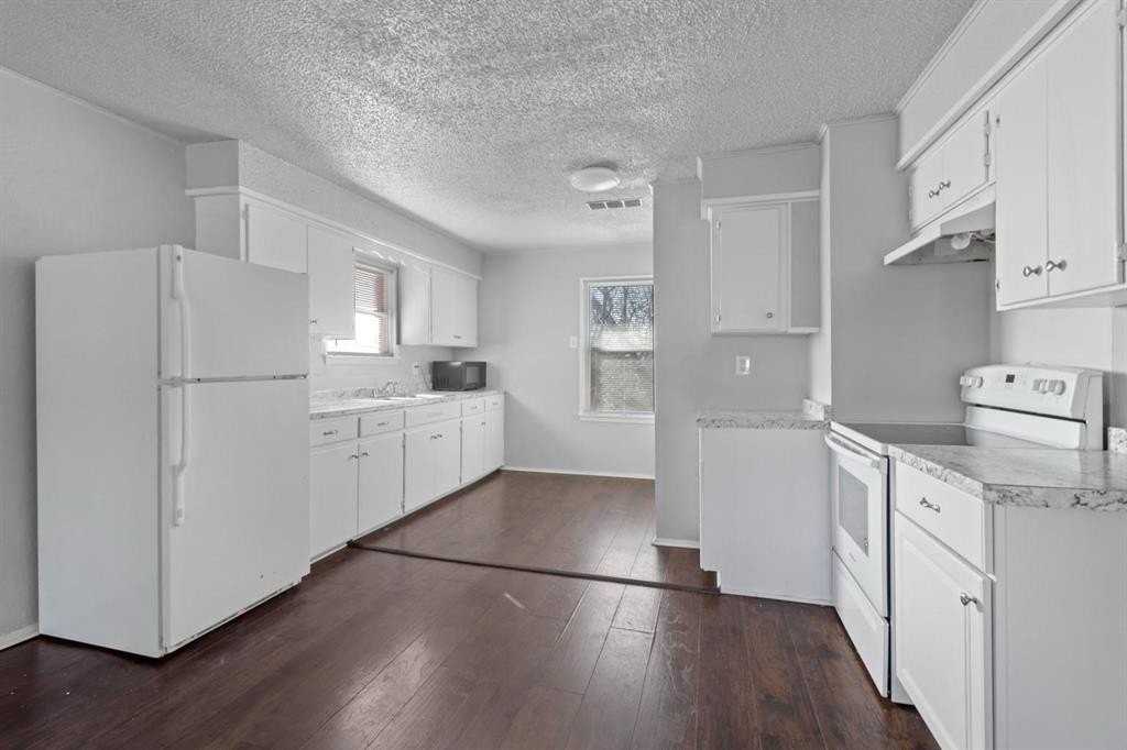 120 E Monterey St #120 - Photo 3 of 15