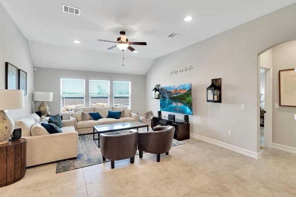 3811 Cicada Ln - Photo 2 of 14