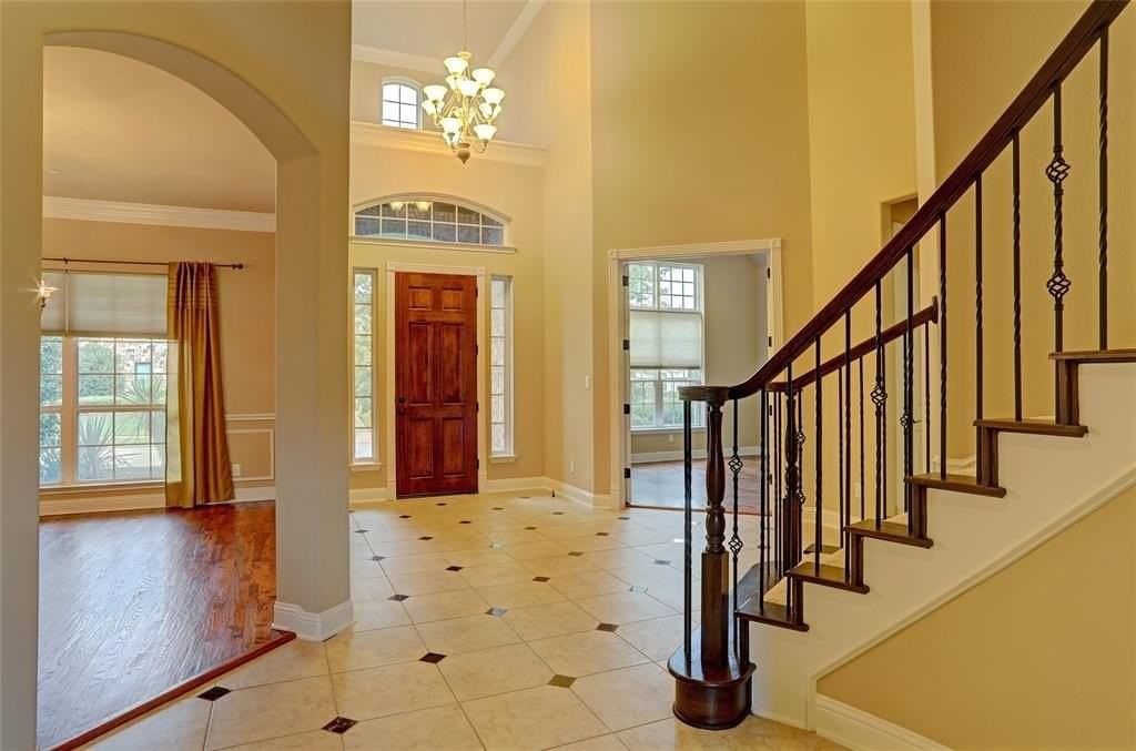 1043 Kenilworth St - Photo 3 of 40