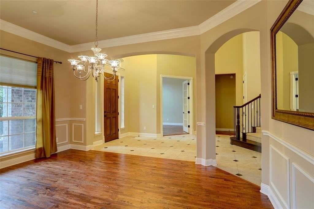 1043 Kenilworth St - Photo 6 of 40