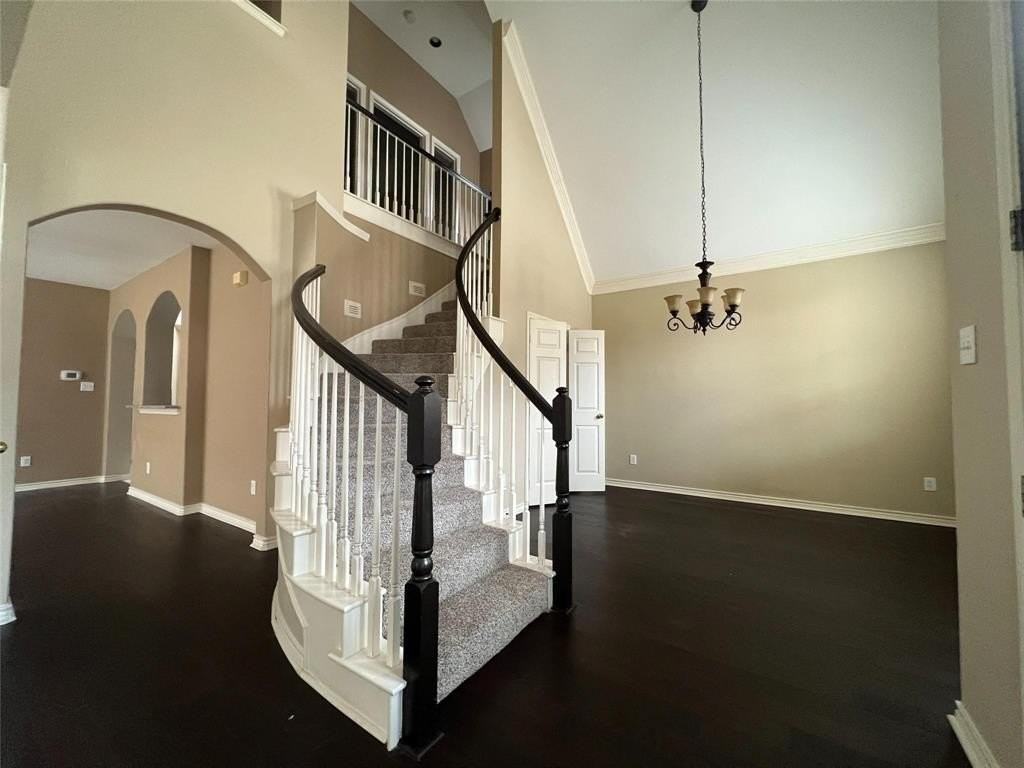 8628 Forest Glen Dr - Photo 2 of 18