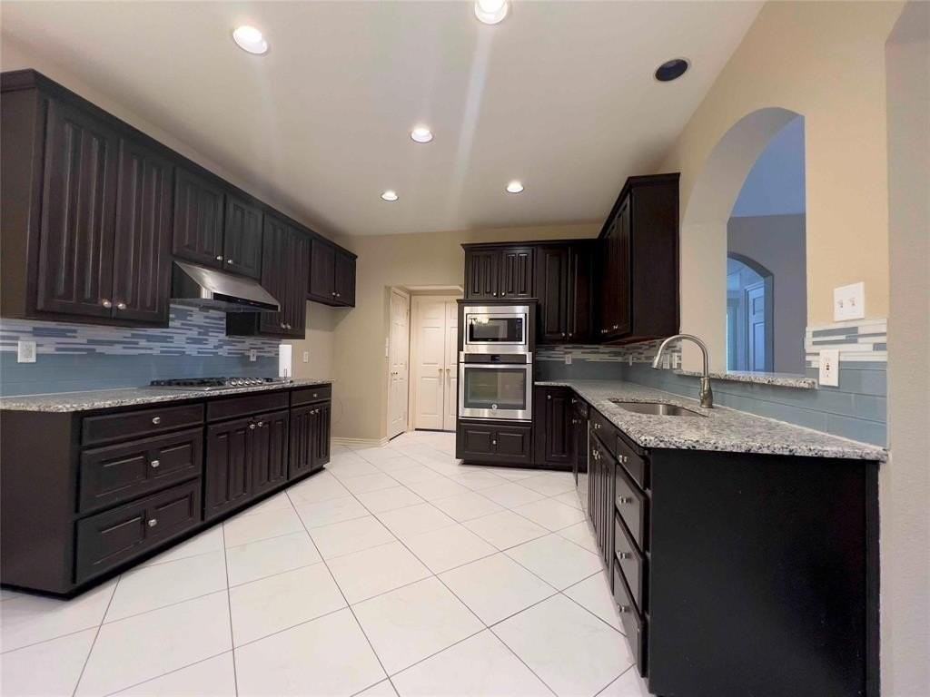 8628 Forest Glen Dr - Photo 7 of 18