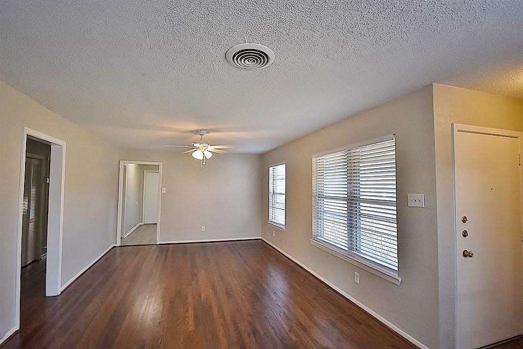 10232 San Lorenzo Dr - Photo 3 of 15