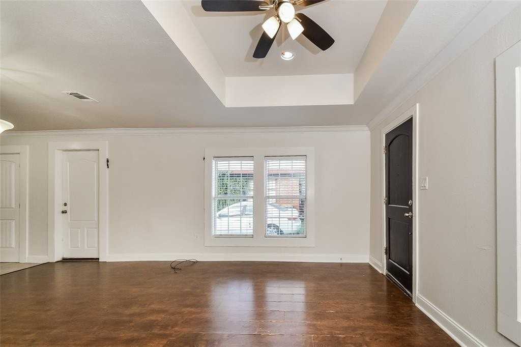 814 W College St - Photo 2 of 15