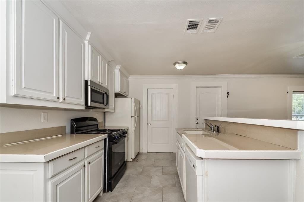 814 W College St - Photo 6 of 15