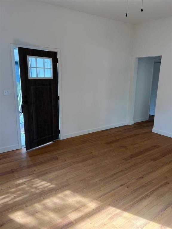 522 E Woodard St - Photo 3 of 10