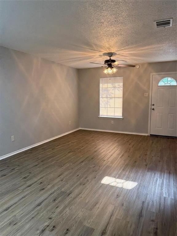 304 E Hickory St #B - Photo 3 of 11