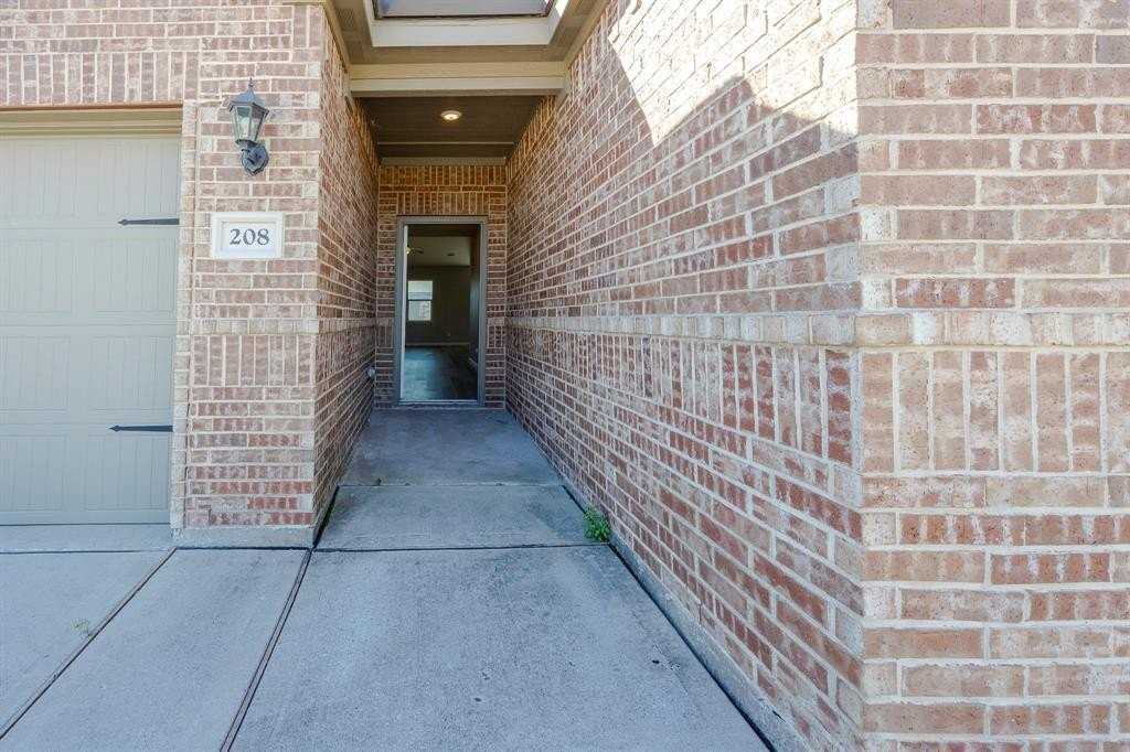 208 Harvey St - Photo 5 of 34