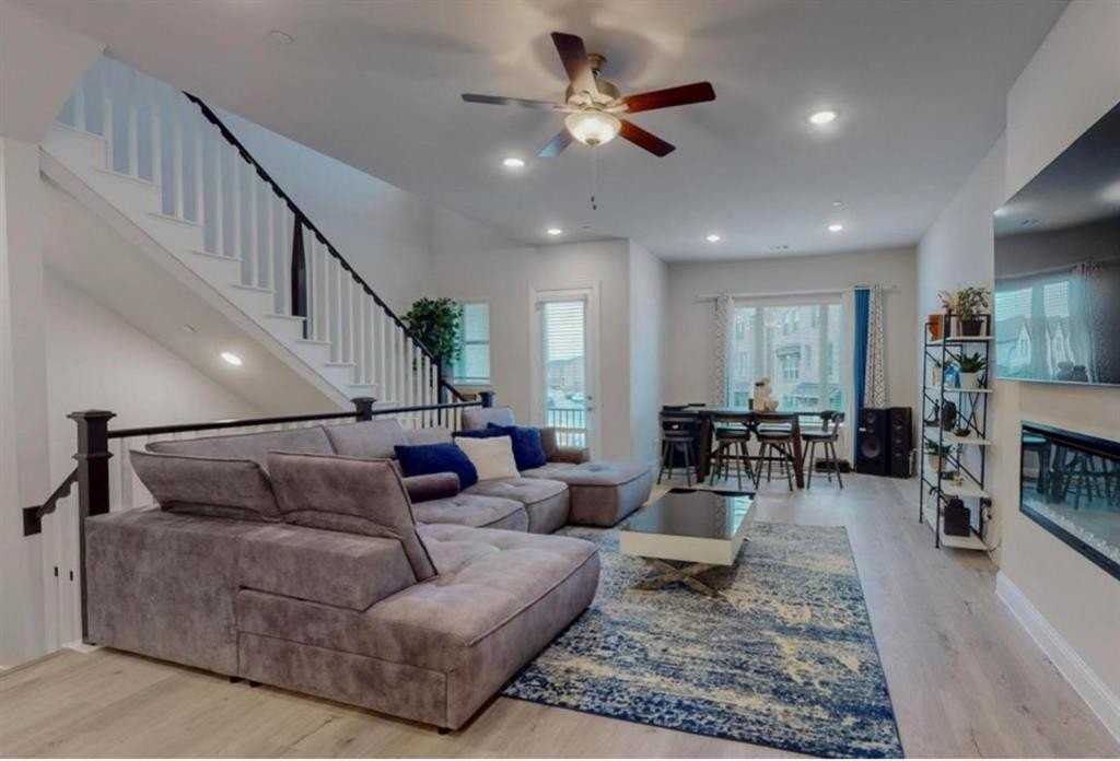 2510 Plumas Dr - Photo 2 of 34