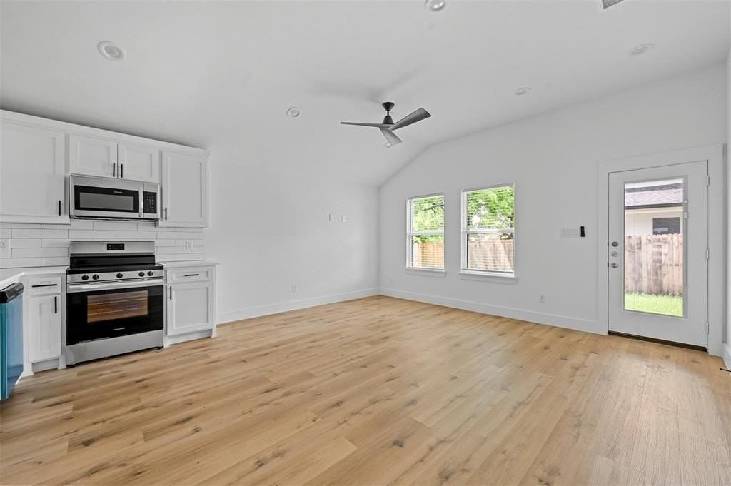 2005 Bourland St #B - Photo 3 of 21