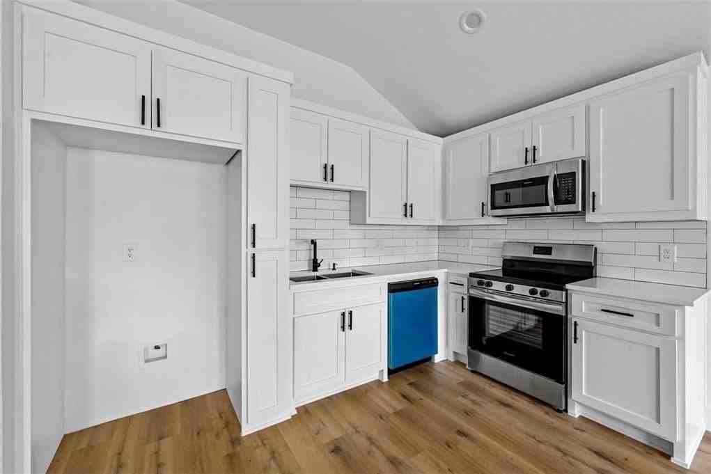 2005 Bourland St #B - Photo 4 of 21