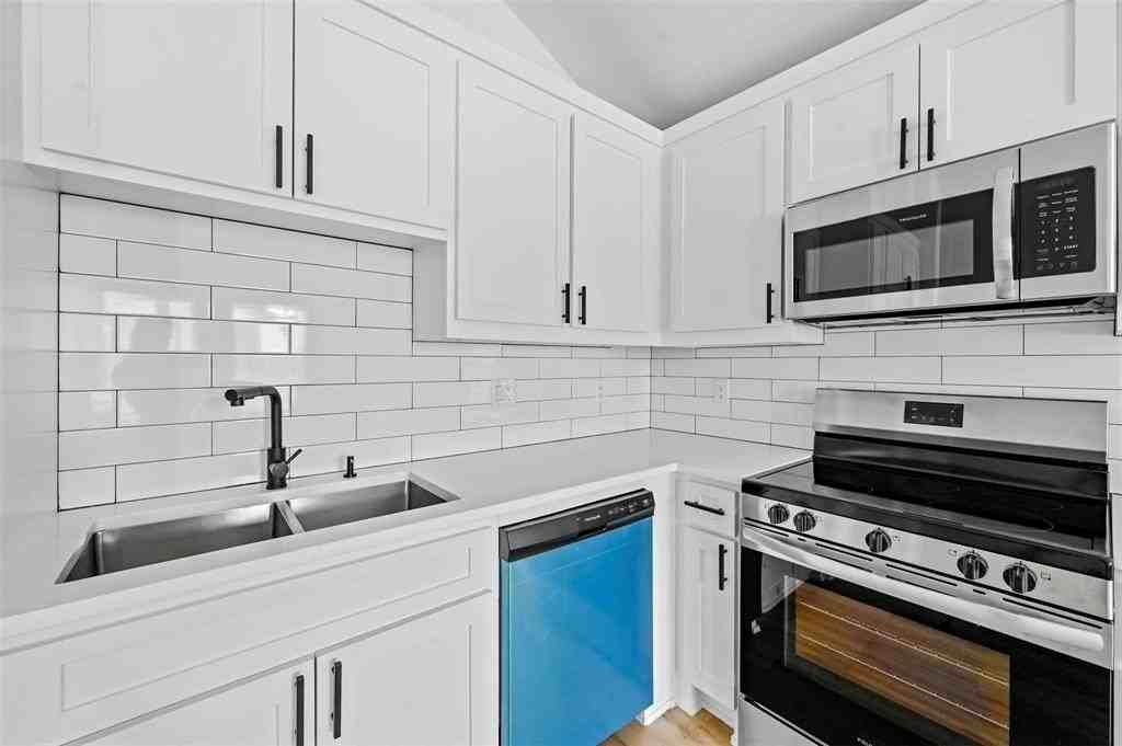 2005 Bourland St #B - Photo 6 of 21