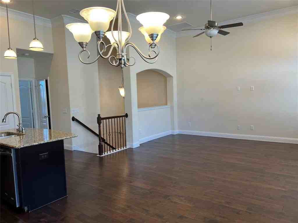 587 Hampshire Dr - Photo 4 of 22