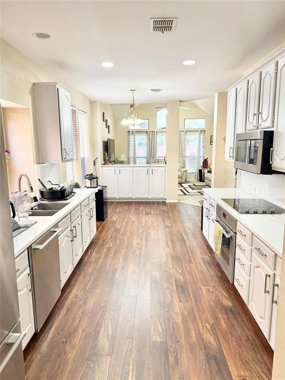 652 Forest Hill Dr - Photo 4 of 21