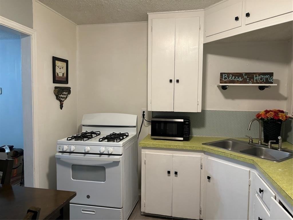 1009 Beech St - Photo 4 of 8