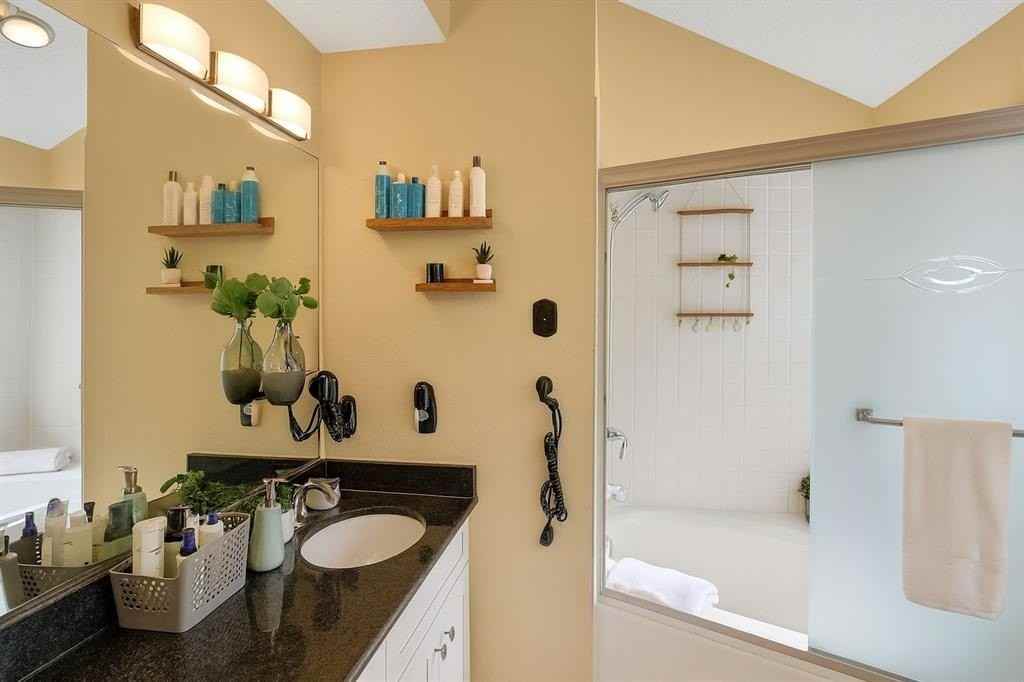 4308 Laguna Dr - Photo 4 of 9