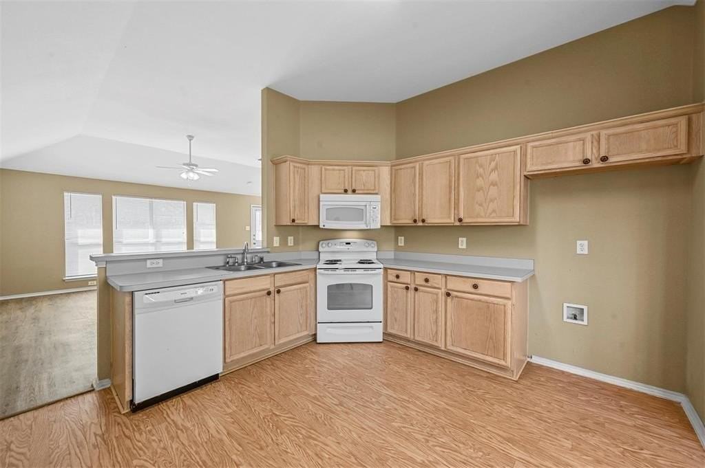 9229 Chesapeake Ln - Photo 4 of 22