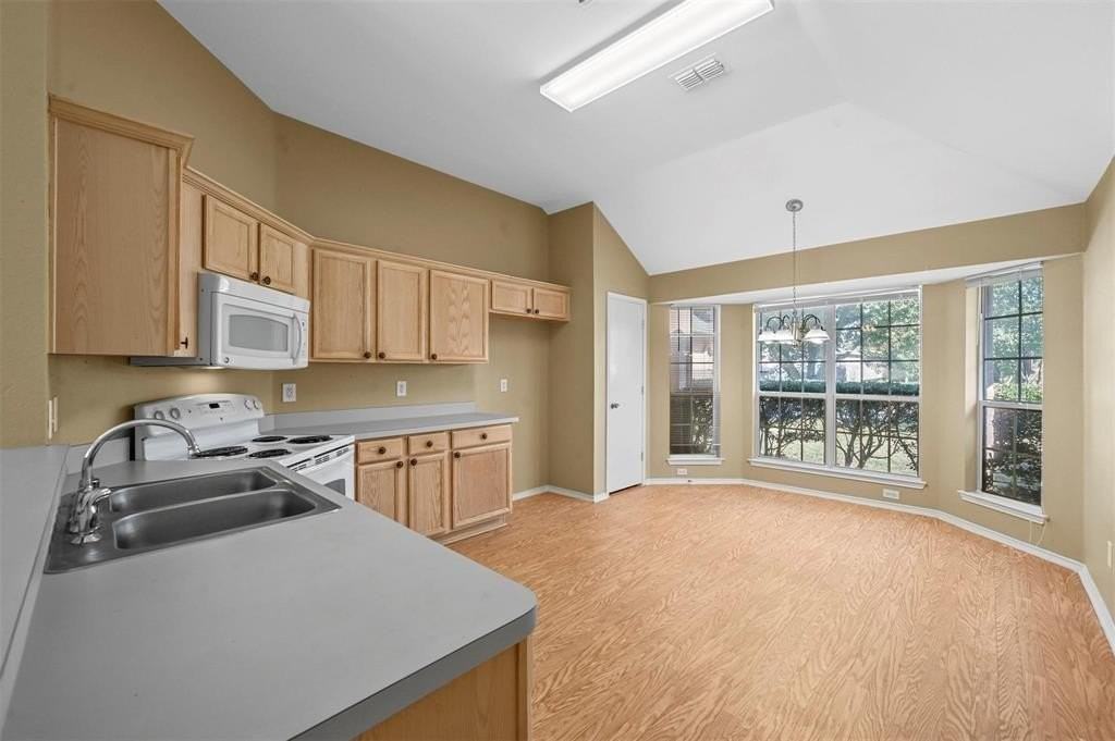 9229 Chesapeake Ln - Photo 5 of 22