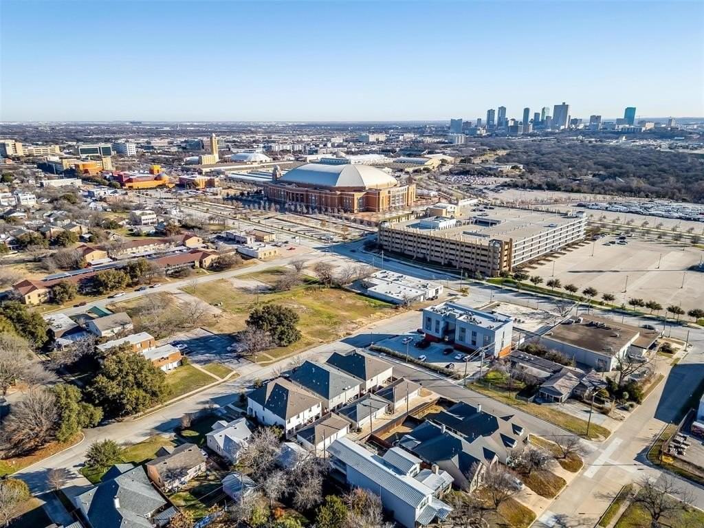 3703 Byers Ave - Photo 6 of 40