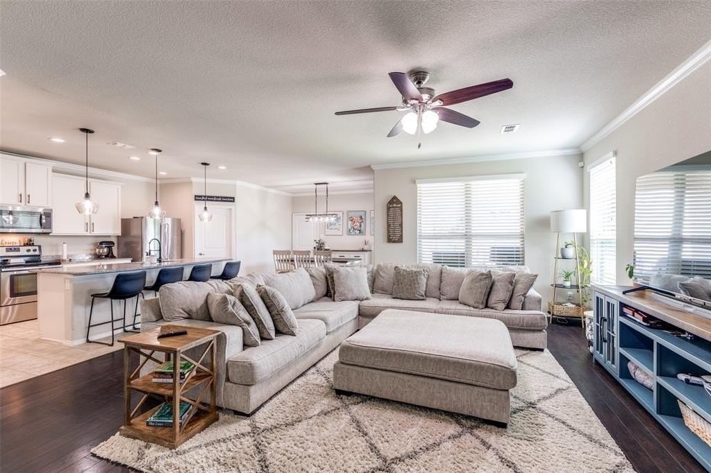 1000 Marietta Ln - Photo 2 of 37