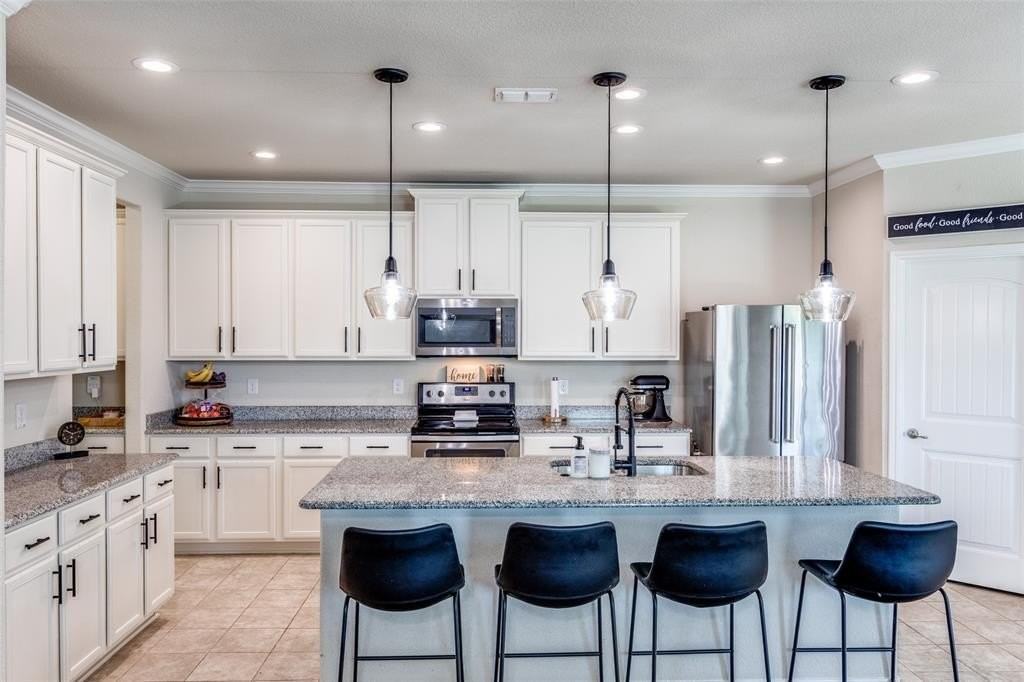 1000 Marietta Ln - Photo 3 of 37