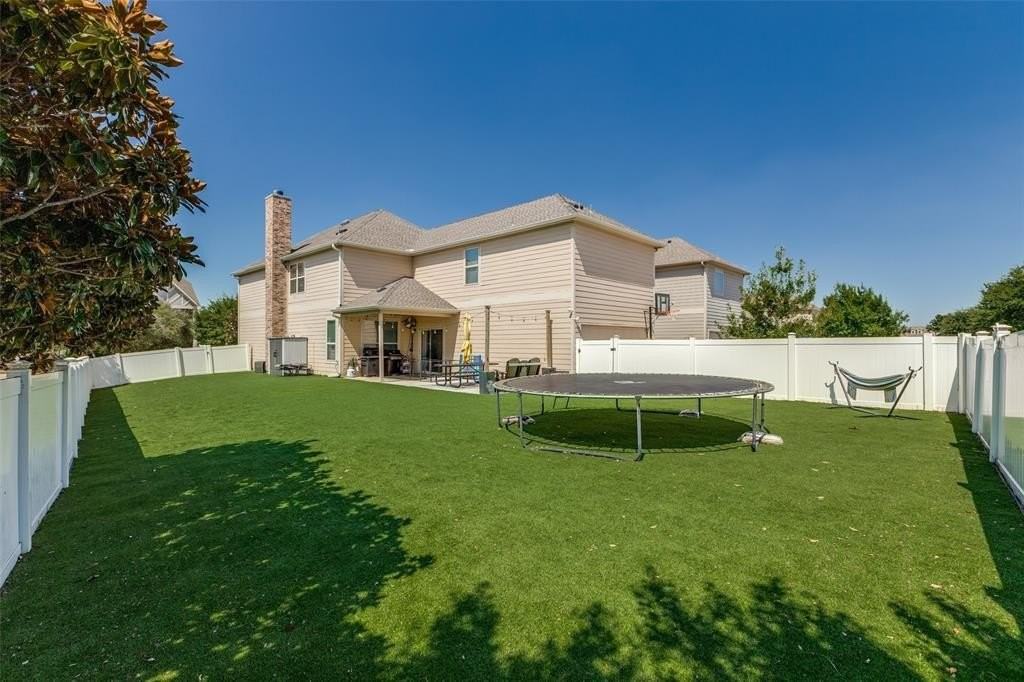 1000 Marietta Ln - Photo 4 of 37