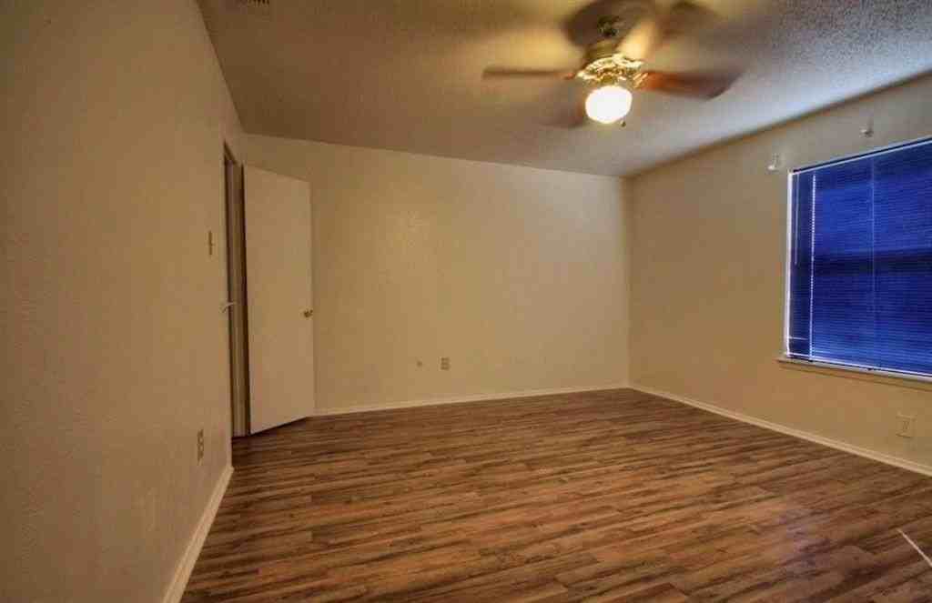 3109 Meadow Wood Ln - Photo 6 of 15