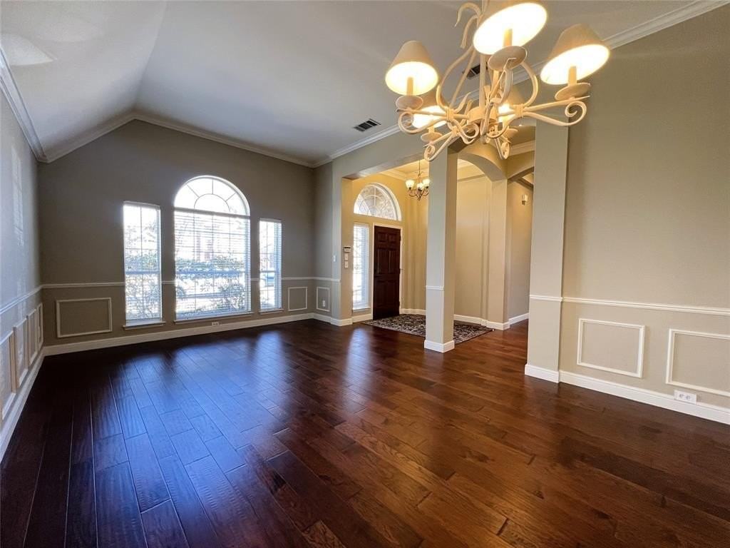 10401 Forrest Dr - Photo 3 of 40