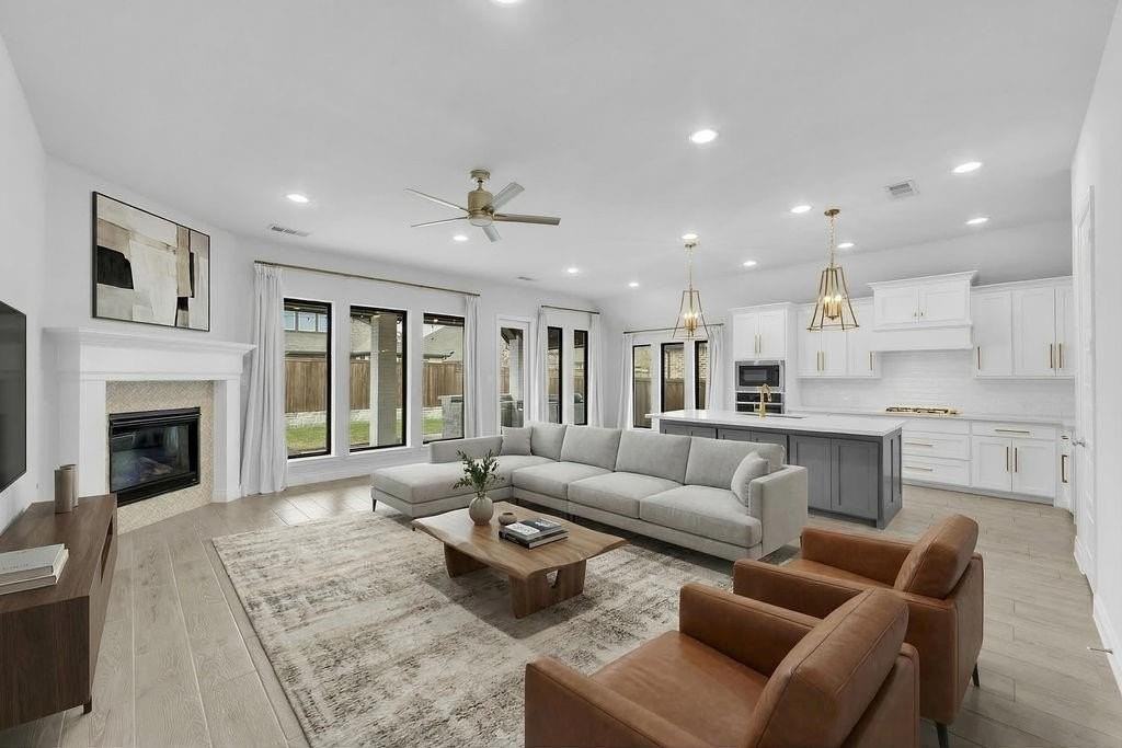 1610 Cherry Blossom Ln - Photo 3 of 28