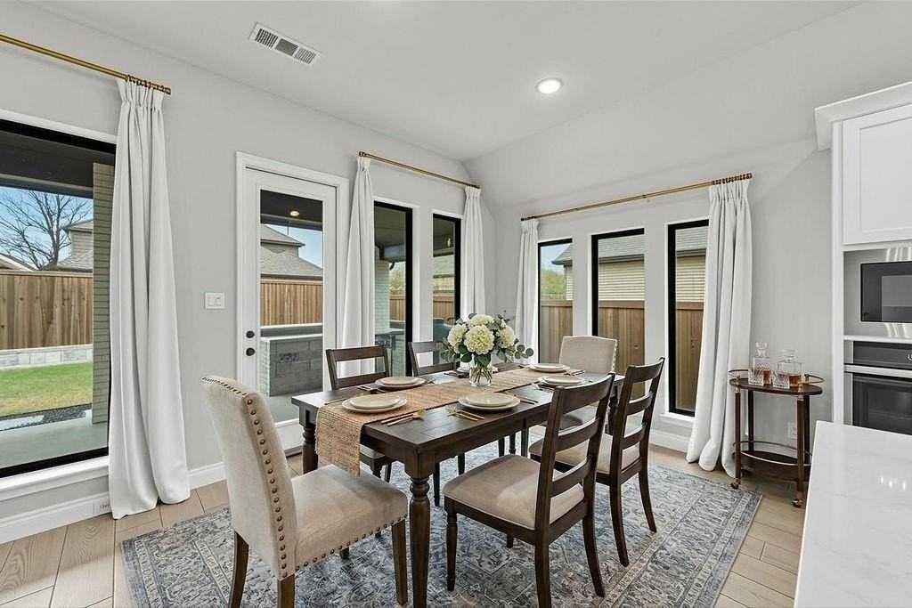 1610 Cherry Blossom Ln - Photo 5 of 28