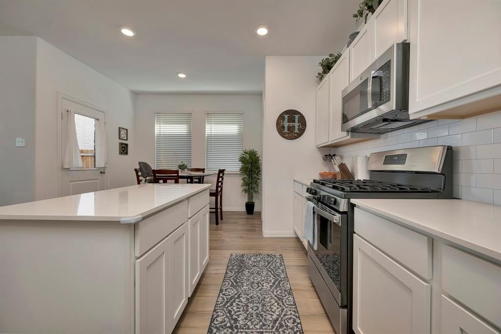 2604 Starwater Dr - Photo 5 of 40