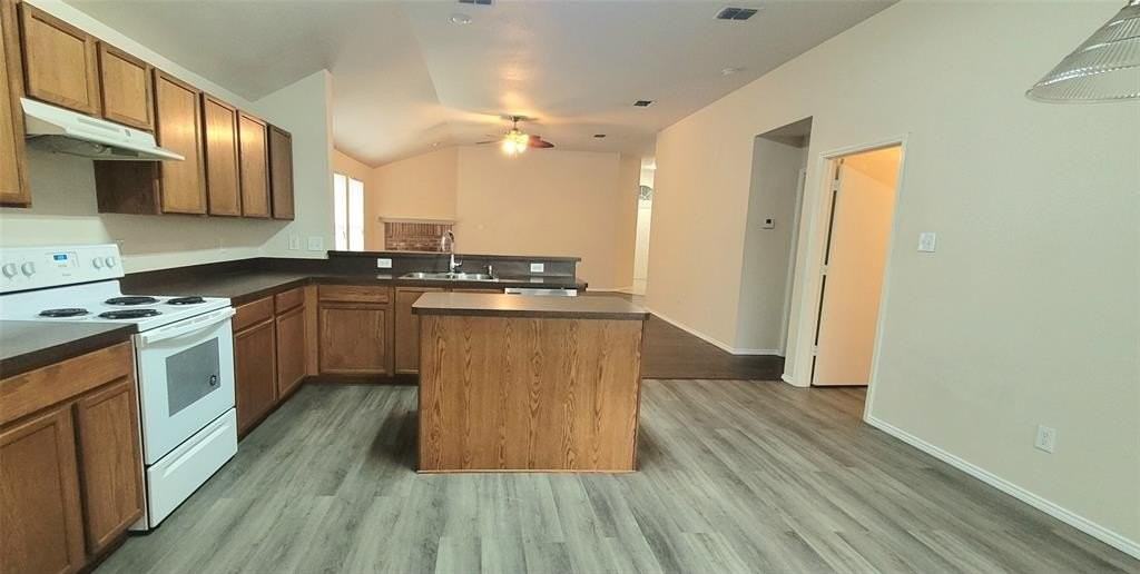 8470 Goldfinch Way - Photo 4 of 20