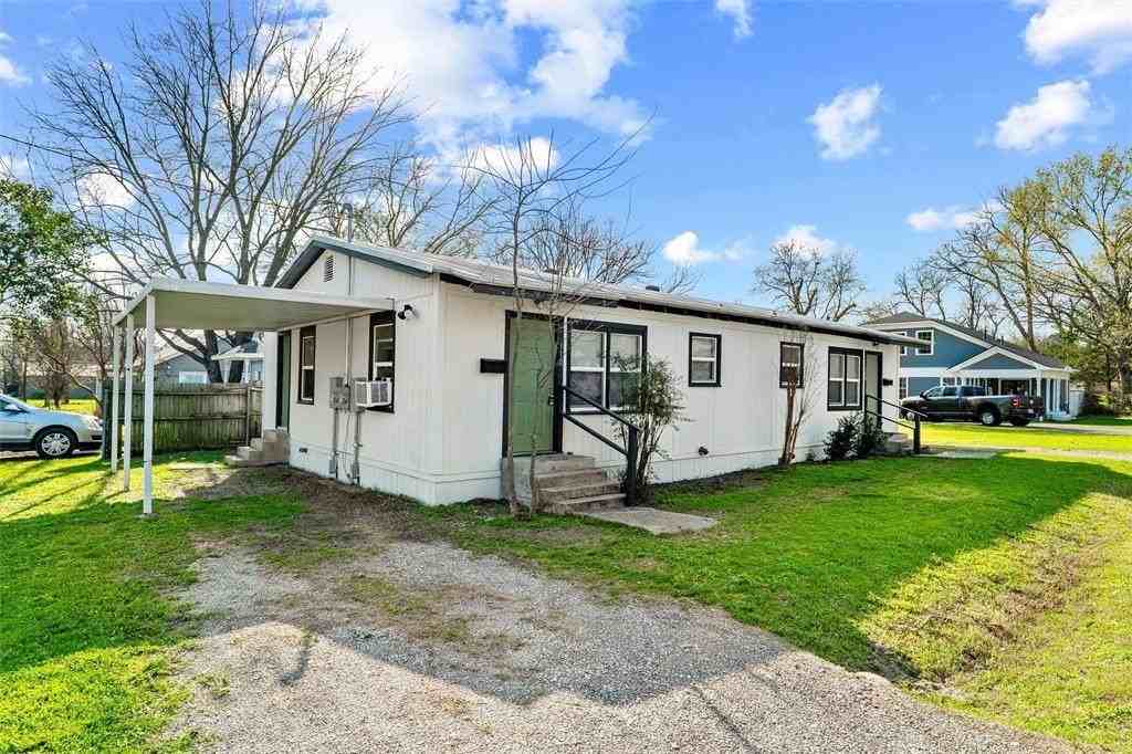 110 Poplar St - Photo 2 of 24