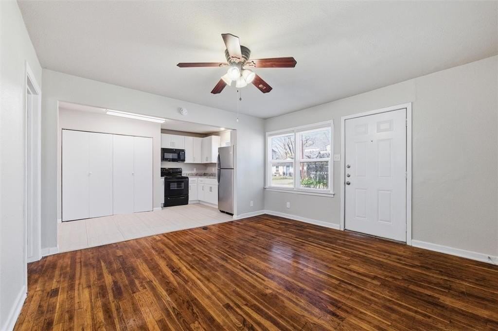 110 Poplar St - Photo 4 of 24