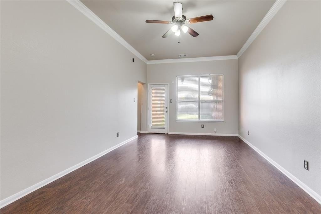 7702 Belcrest Dr - Photo 2 of 12