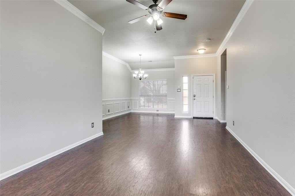 7702 Belcrest Dr - Photo 3 of 12