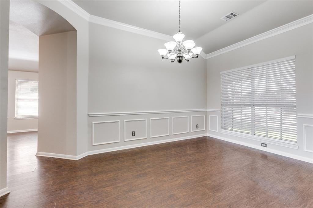 7702 Belcrest Dr - Photo 4 of 12