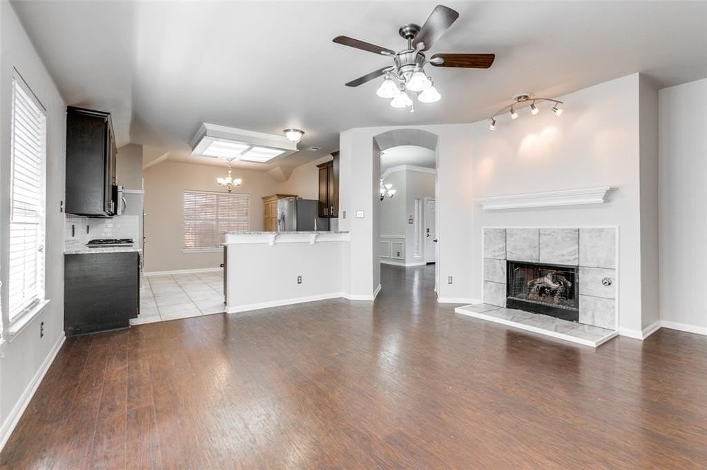 7702 Belcrest Dr - Photo 6 of 12