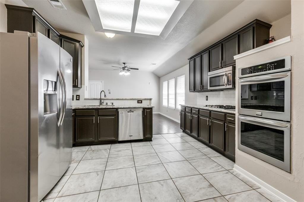 7702 Belcrest Dr - Photo 7 of 12