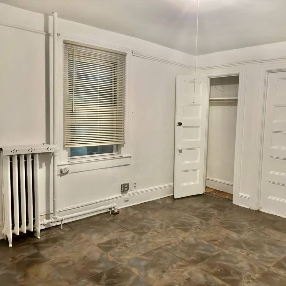 248 Lawrence Ave - Photo 2 of 6
