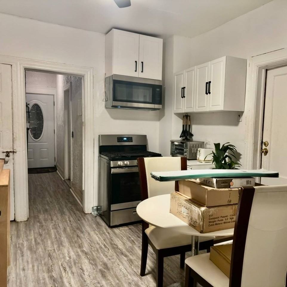 248 Lawrence Ave - Photo 5 of 6