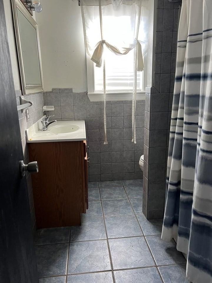 1110 E 42nd St - Photo 6 of 13