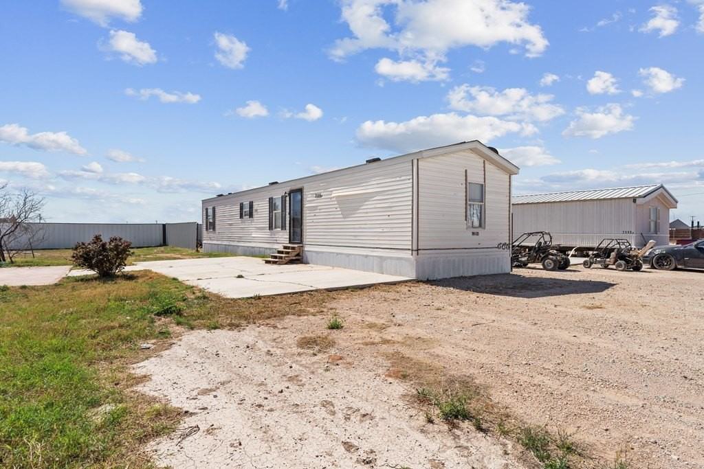 7115 N County Road 1297 - Photo 2 of 15