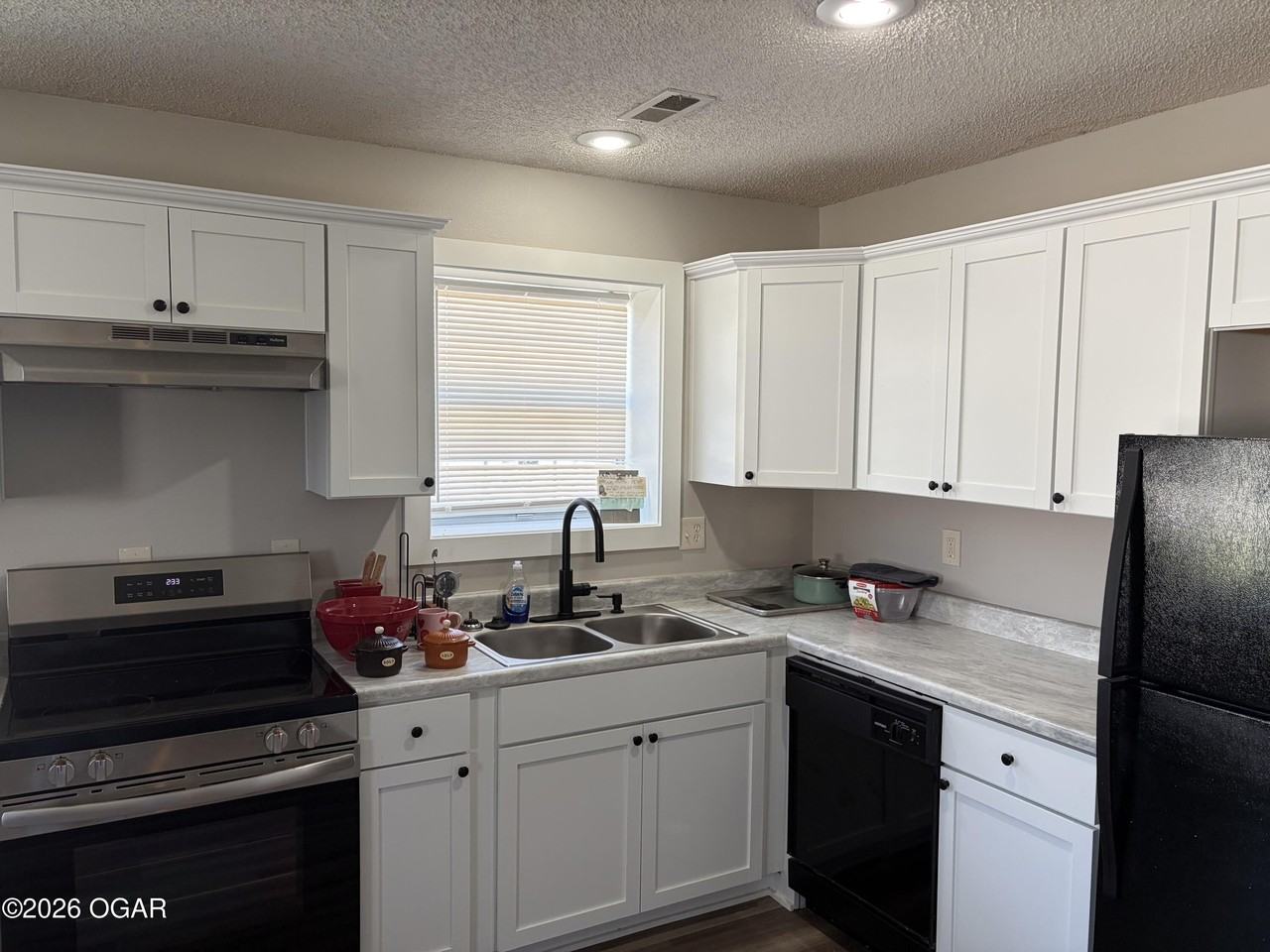 836 S Patterson Ave - Photo 3 of 11