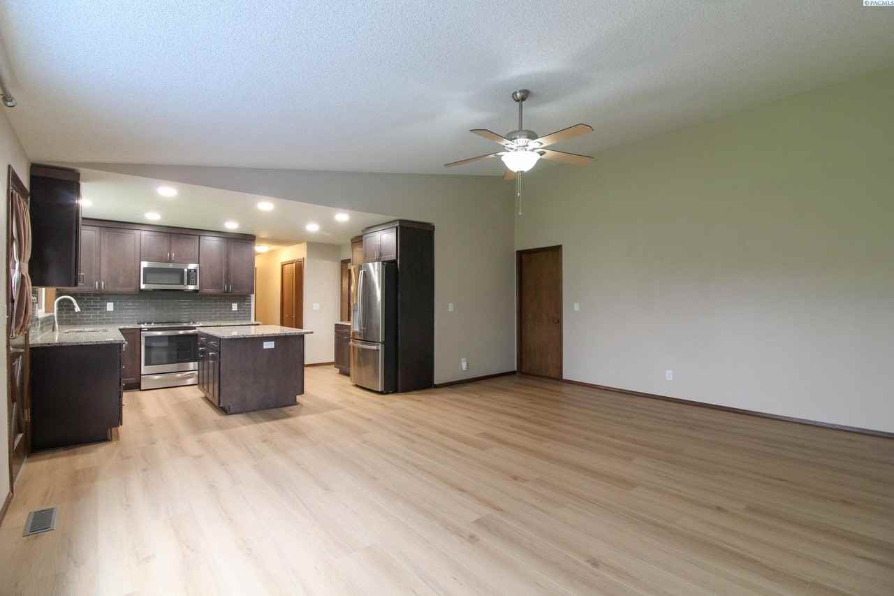 10821 W Court St - Photo 2 of 26