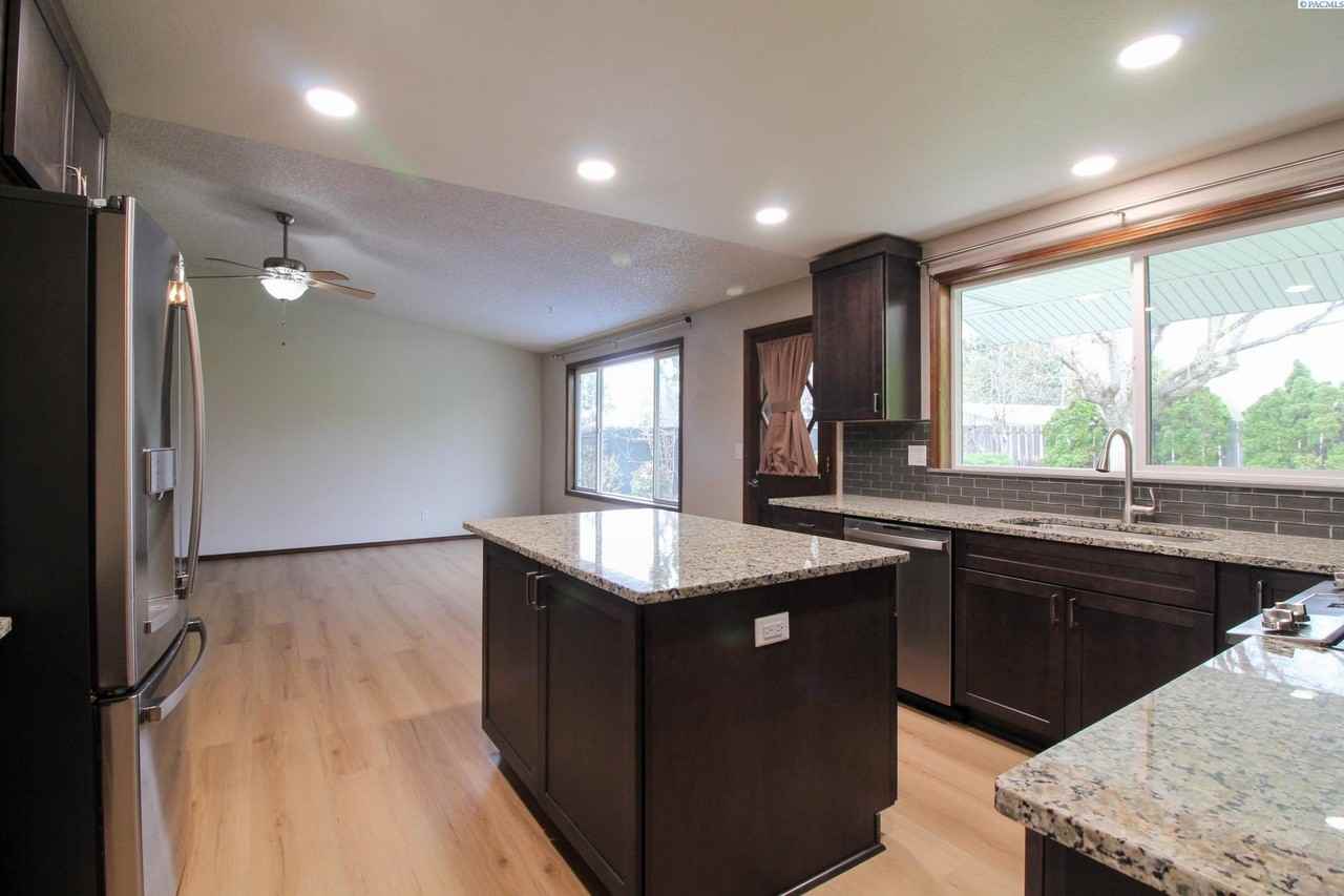 10821 W Court St - Photo 6 of 26