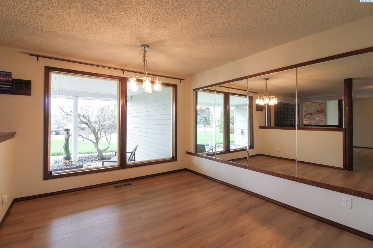 10821 W Court St - Photo 7 of 26