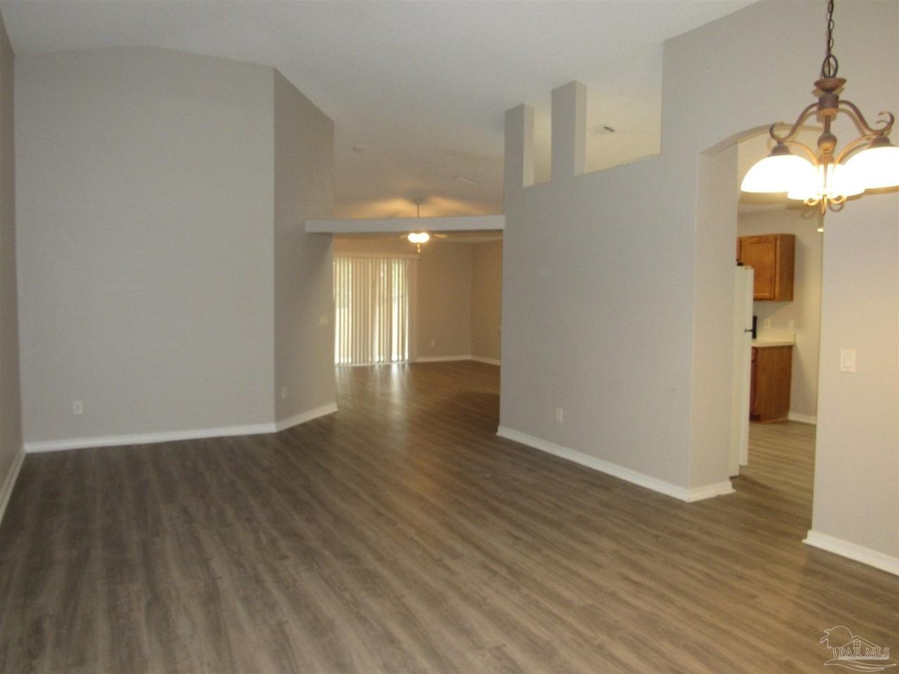 608 Saleta St - Photo 3 of 29