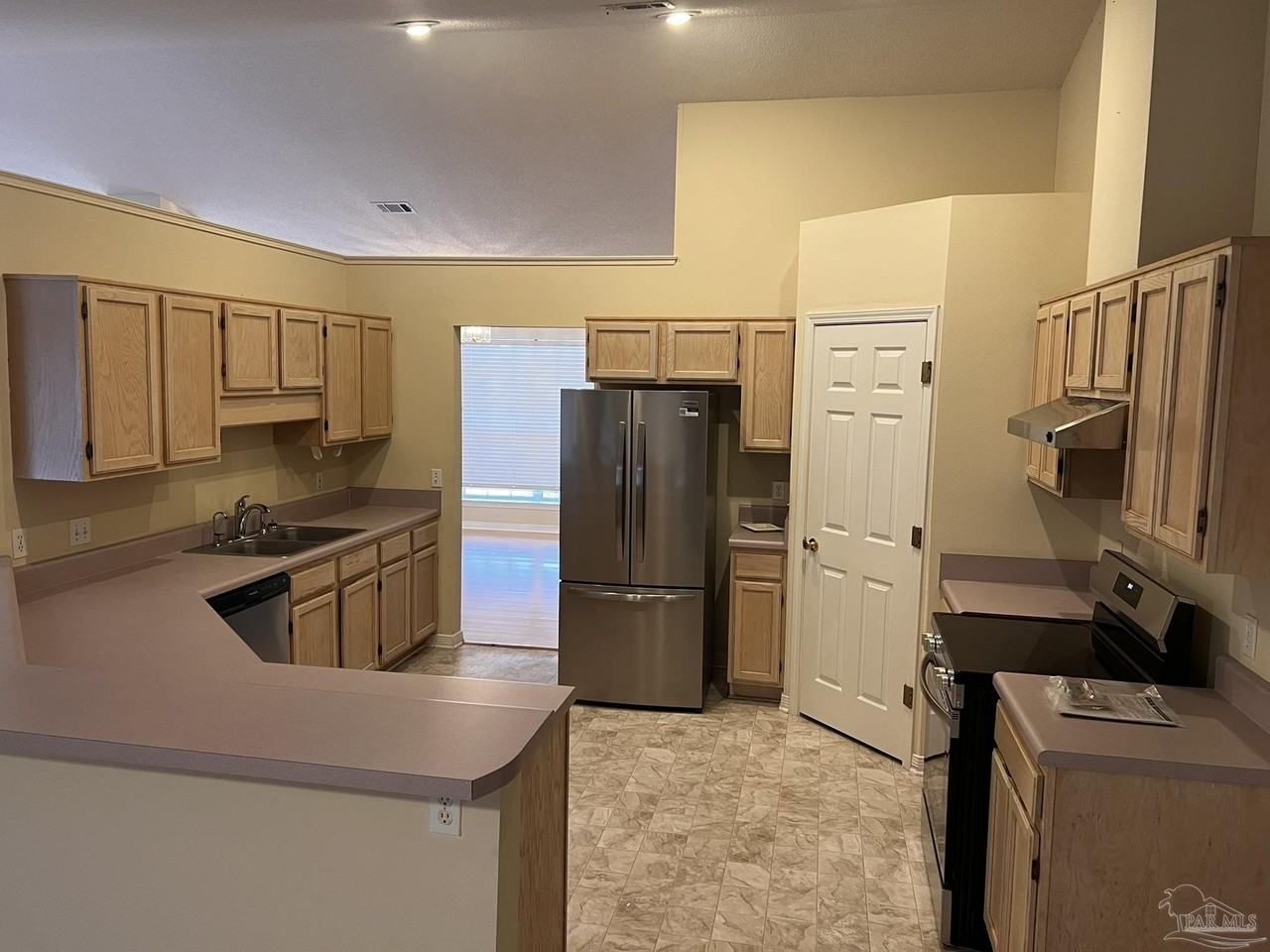 1841 Southbay Dr - Photo 2 of 21